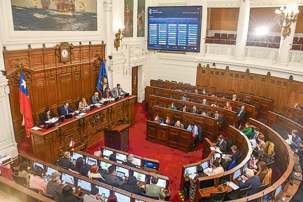 La molesta inhabilidad que recae sobre los integrantes del proceso constitucional y que complica a la oposición