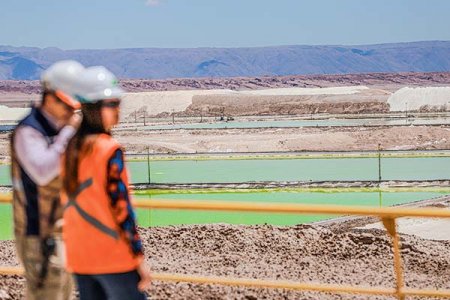 <p>SQM se asocia con Hancock de Gina Rinehart para una oferta conjunta por la totalidad de las acciones de la australiana Azure</p>