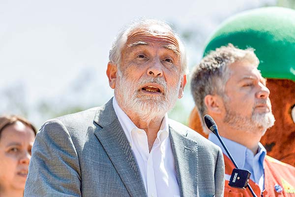 Oposición ingresa acusación constitucional contra Montes y queda con mayoría en la Comisión Revisora
