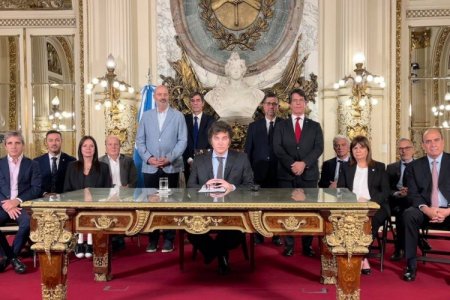 <p>Milei anuncia decreto de urgencia económica horas después de enfrentar su primer desafío en las calles</p>