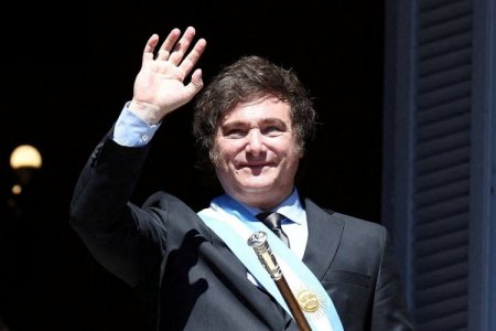 <p>Tras el DNU, Javier Milei rompió el silencio: "Les aviso que habrá más"</p>