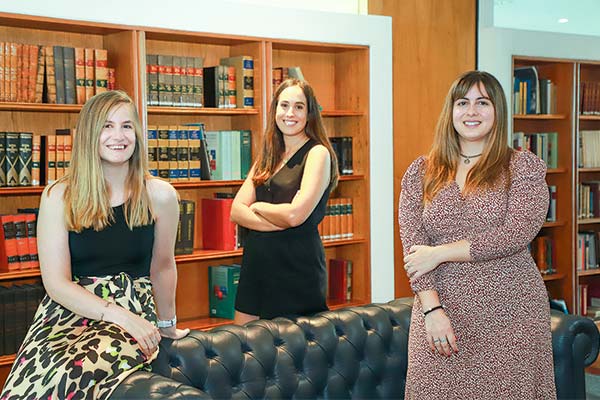 Francisca Ossa, Manuela Ugarte y Paz Arriagada, integrantes del Comité Ejecutivo. Foto: Julio Castro