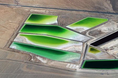 <p>Codelco y SQM sellan acuerdo por Salar de Atacama y extraerán litio en conjunto hasta 2060</p>