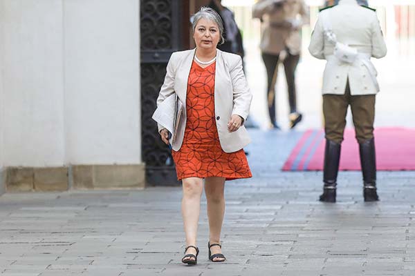 La ministra del Trabajo y Previsión Social, Jeannette Jara, encabeza la cartera que tiene a cargo la reforma de pensiones. Foto: Agencia Uno