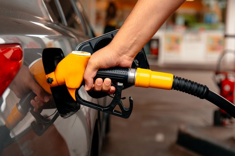 <p>Vuelve a sufrir el bolsillo de los argentinos: anuncian nueva alza del combustible</p>