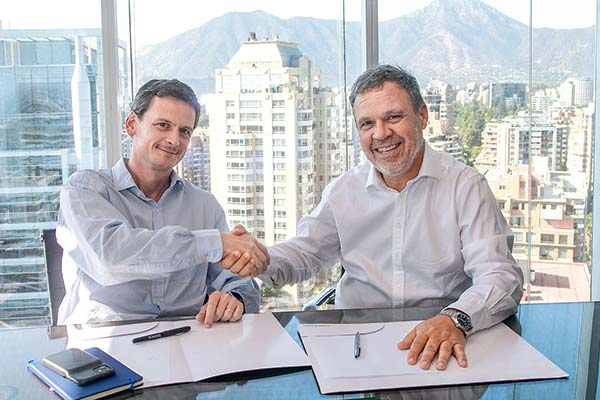 A la izquierda, el head of private credit de Toesca, Manuel Ossa; y a la derecha, el representante de Petra y Bluecompass, principales accionistas de Latam Trade Capital, Carlos Baudrand.