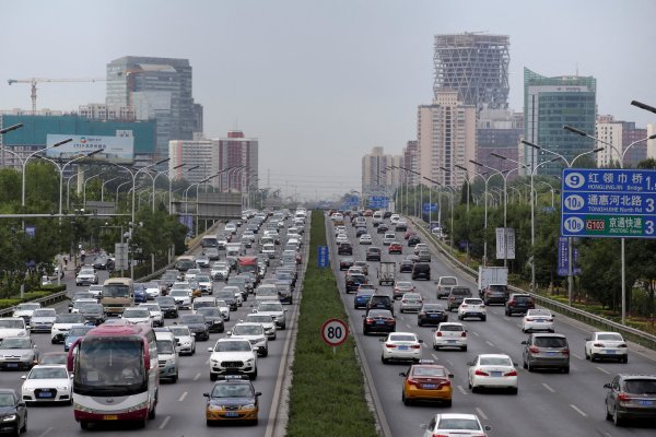 Asociación china asegura que el país desplazó a Japón como mayor exportador mundial de autos
