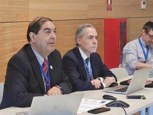 Juan Carlos Olmedo, presidente del Consejo Directivo del Coordinador Eléctrico; y Ernesto Huber, director ejecutivo del organismo.