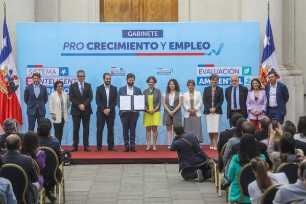 Gobierno lanza reforma para reducir tiempos de puesta en marcha de proyectos de inversión: el mínimo será 20% y el máximo cerca de 70%