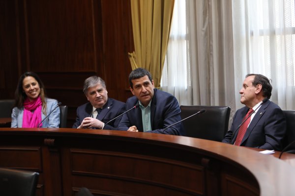 María Francisca Yáñez, NTO Microsoft; Guillermo Marshall, protector UC; Sergio Rademacher, exgerente general Microsoft e Ignacio Sánchez, rector UC.