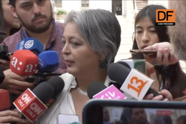 <p>Ahora en DF | Ministra Jara desmiente que presidente Boric haya autorizado reunión en casa de exalcalde Zalaquett: “La responsabilidad es mía”</p>