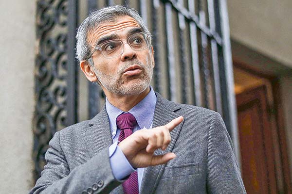 Ministro Cordero y crisis de seguridad: "El Estado de Chile tiene control total de las cárceles"