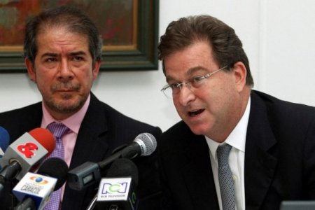 <p>El acuerdo entre Gilinski y el GEA está en el limbo ante la llegada de una cascada de OPA</p>