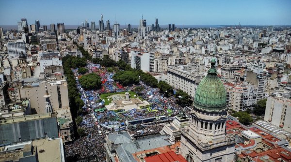 El gobierno de Javier Milei, enfrenta el primer paro nacional convocado por la Confederación General del Trabajo.