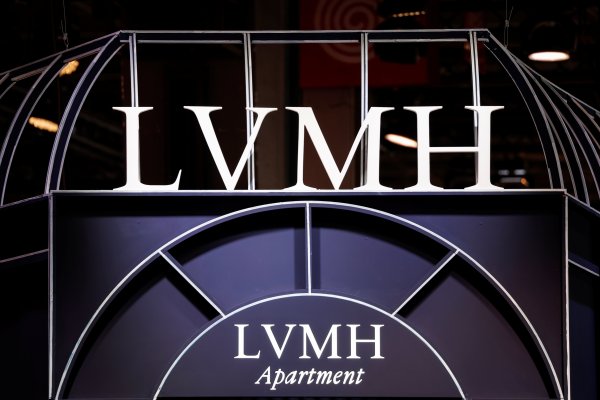 Ingresos de LVMH crecen 10% en el cuarto trimestre, con el gigante del lujo dando muestras de resiliencia