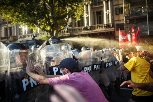 Protestas en Argentina contra la Ley Ómnibus.
