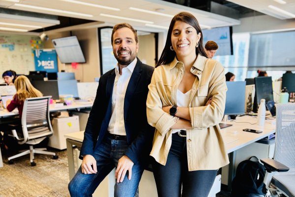 El gerente de Desarrollo e Innovación de BICE, Guillermo Ferraro, y la CVC Principal de BICE, Cecilia Martínez.