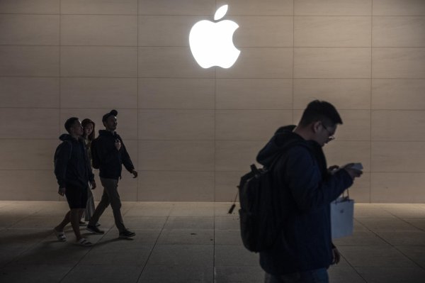 La caída de las ventas de Apple en China se agrava, pero sus cifras globales crecen más de lo esperado