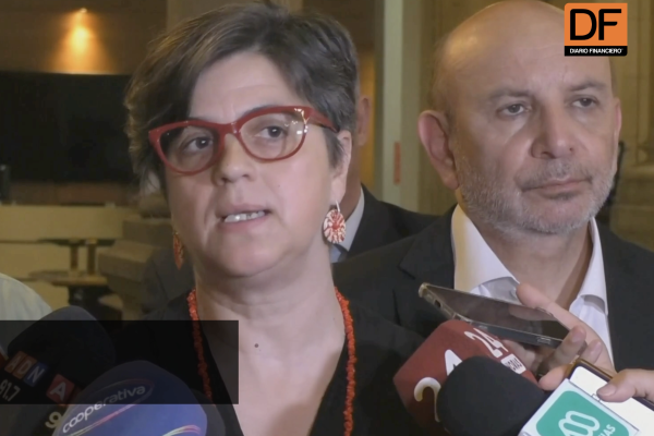 <p>Ahora en DF | Senadores oficialistas ingresan requerimiento ante el TC por mutualización de deuda de isapres</p>