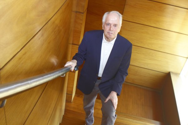<p>Jorge Desormeaux, exvicepresidente del Banco Central: “El Imacec muestra que el aterrizaje de la economía será más complejo de lo esperado”</p>