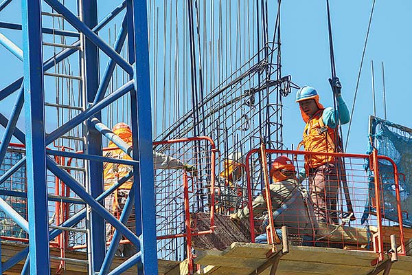 Sondeo del Banco Central: empresas siguen percibiendo un deterioro de sus negocios y construcción es el rubro más deprimido