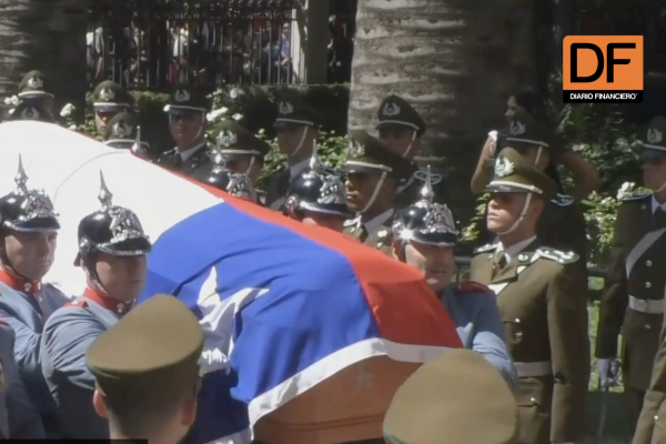 <p>Ahora en DF | Miles de personas dan el último adiós a exPresidente Piñera en sede del Congreso Nacional</p>