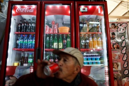 <p>Mexicana Arca Continental seguirá aumentando sus precios al menos tanto como la inflación en sus mercados</p>