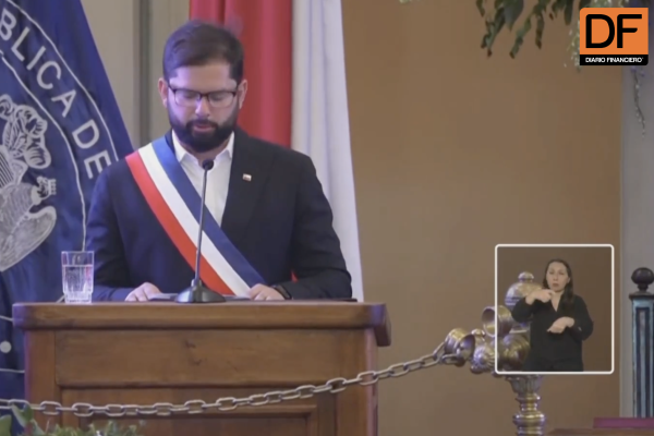 <p>Ahora en DF | Presidente Boric en ceremonia de despedida a Piñera: “Durante su gobierno, las querellas y las recriminaciones fueron más allá de los justo y razonable”</p>