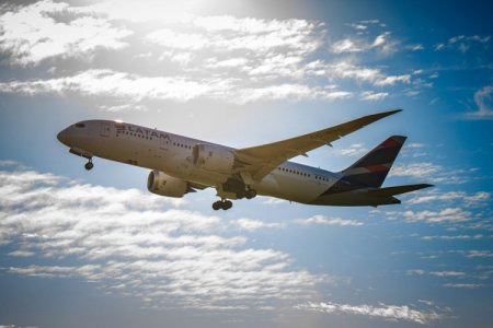 <p>Latam Airlines anuncia ruta directa entre Santiago y Orlando como parte de su joint venture con Delta</p>