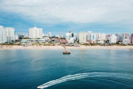 <p>El turismo es cada vez más atractivo en Uruguay: ¿quiénes entran y quiénes salen?</p>