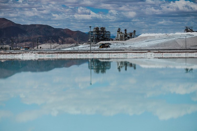 <p>JPMorgan: Chile será el único país en mejorar producción de litio hacia 2030 y frenará arremetida argentina</p>
