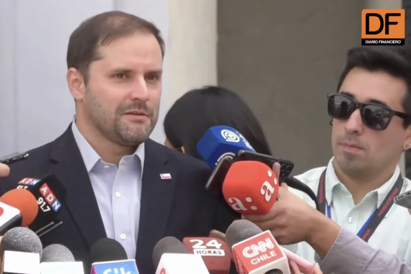 <p>Ahora en DF | Jaime Bellolio tras reunión con ministra Toro: “No vinimos de parte de Chile Vamos, sino en nombre del Presidente Piñera”</p>