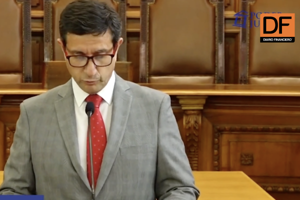 <p>Ahora en DF | Corte Suprema anuncia que se dejará sin efecto la compra de 22 vehículos Lexus</p>