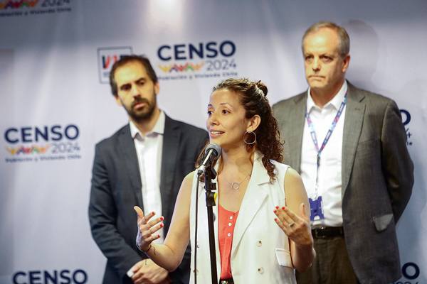 La jefa del Proyecto Censo, Macarena Alvarado, explicó ayer cómo prepararse para la medición. Foto: Agencia Uno