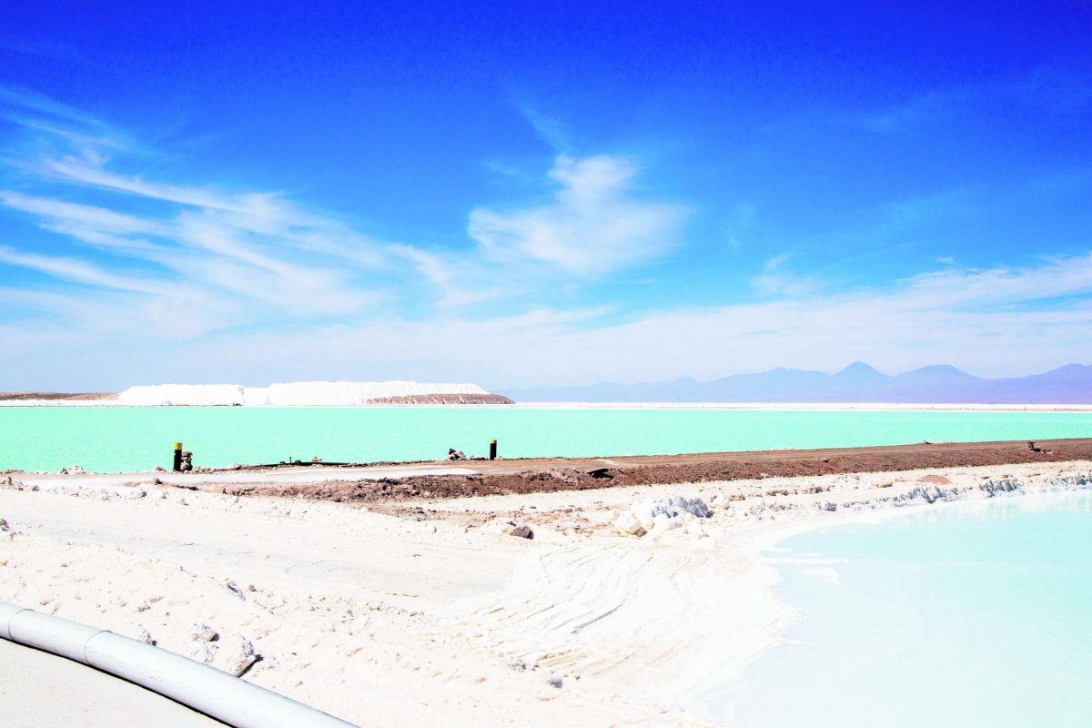 <p>El litio, las geomembranas y dos arbitrajes cruzados: el conflicto que enfrenta a Albemarle con firma local Emaresa</p>