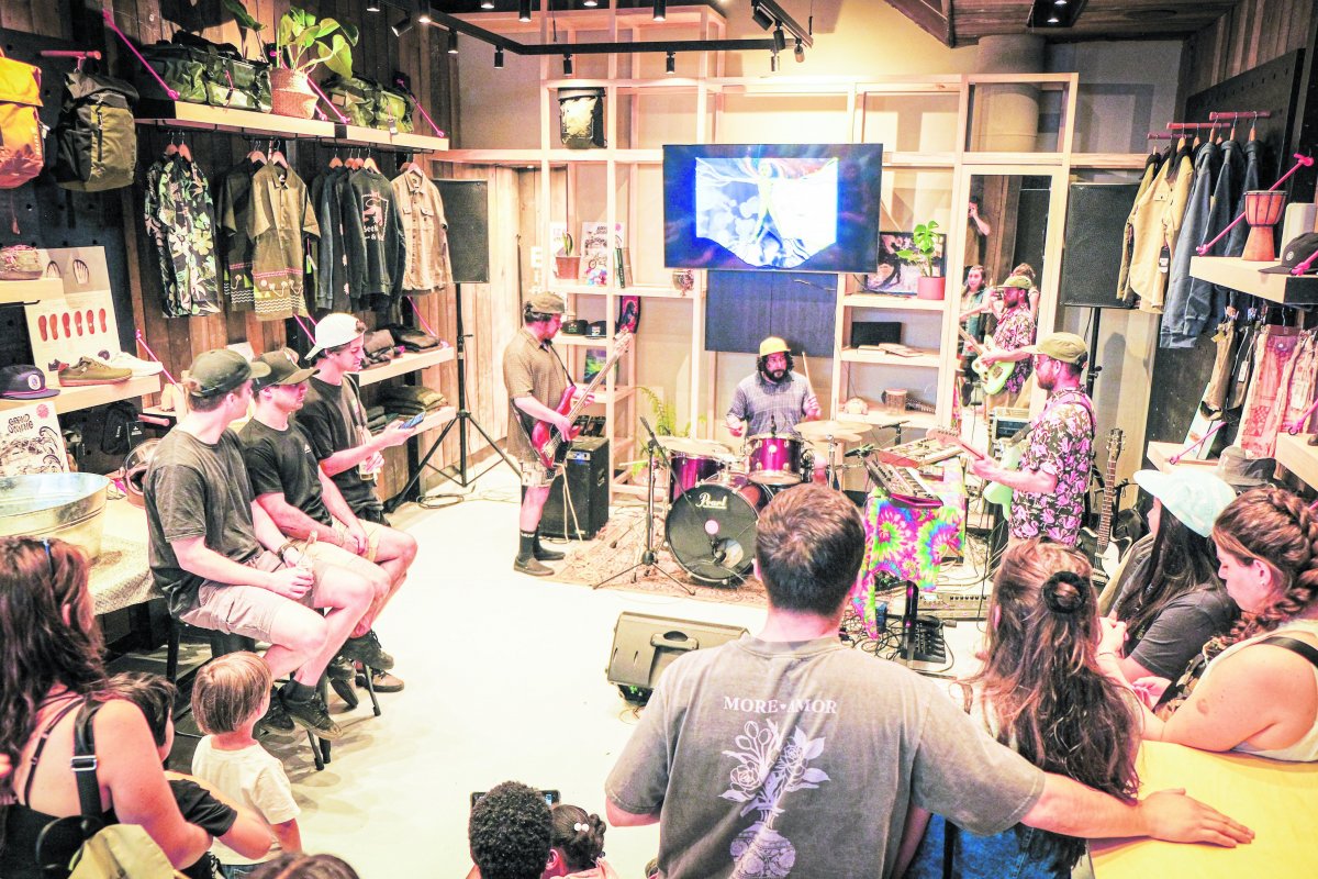 <p>Exclusiva marca de ropa surfer elige Chile para abrir su primera tienda fuera de Estados Unidos</p>