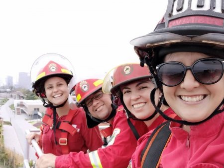 <p>Mónica Ramos, la bombera y emprendedora peruana que capacita a trabajadores a través de WhatsApp</p>