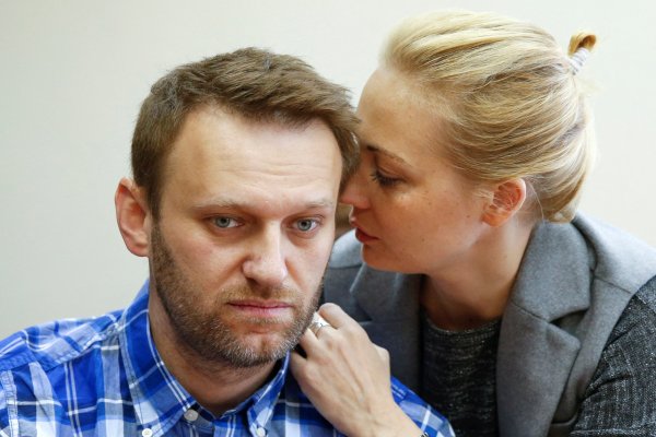 El líder opositor ruso Alexei Navalny y su esposa Yulia. Foto: Reuters