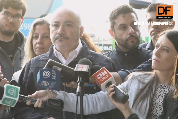<p>Ahora en DF | "Súper lunes": Ministro (s) de Transportes llama al dialogo ante posible paralización de buses RED</p>