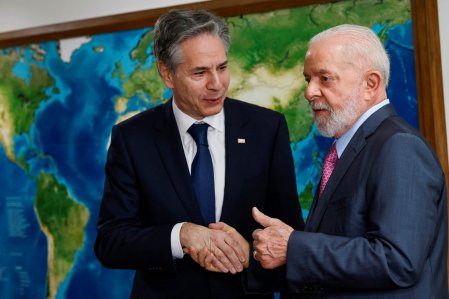 <p>Lula se reúne con secretario de Estado de EEUU en medio de su peor crisis diplomática por guerra de declaraciones con Israel</p>