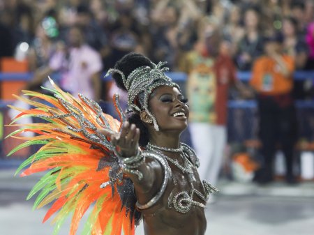<p>En pleno auge de la temporada turística, Rio de Janeiro declara "epidemia" por masivos contagios de dengue</p>