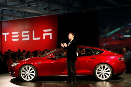 <p>Tesla, la gigante de los autos eléctricos, ya está lista para aterrizar en Colombia</p>