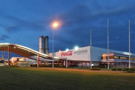 <p>Chilena Coca-Cola Andina apuesta por Argentina y anuncia inversión de US$ 30 millones para reabrir una fábrica en Mendoza</p>