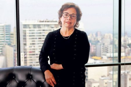 <p>Gobierno chileno sigue viendo interés de inversionistas por el litio pese a la baja de los precios</p>