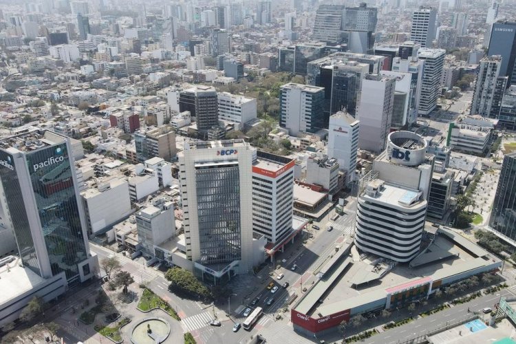 <p>Por tercer año consecutivo salen capitales de Perú ¿Por qué se van?</p>
