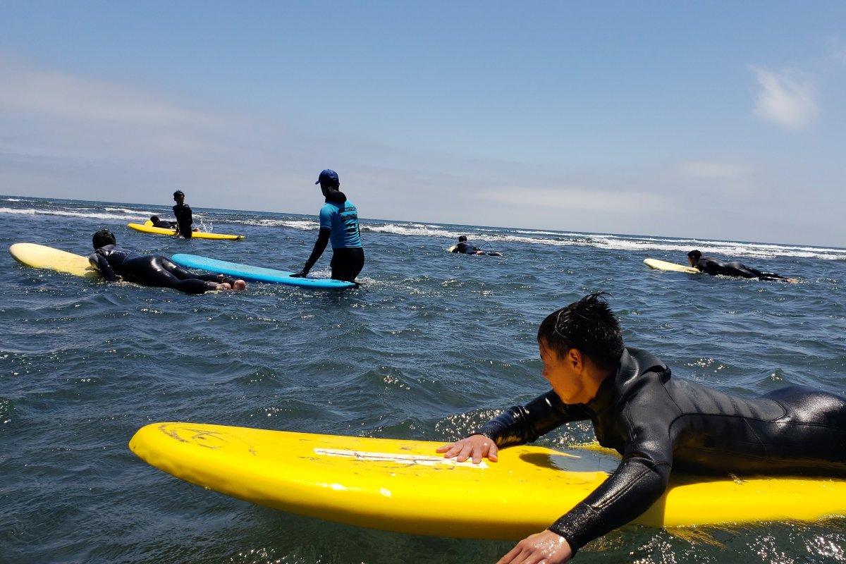 <p>Los productos de surf hechos en colaboración con menores del Sename que se asociaron con un ex Falabella para expandirse</p>
