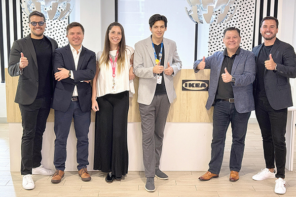 (De izquierda a derecha) Mario Ojeda (CEO Simplex), Jorge Díaz Rivadeneira (Co Fundador Simplex), Valentina Niño de Zepeda (CRM & Loyalty Leader IKEA) , Renato Espinoza (Customer Data Senior Specialist IKEA), Wilson Pais (Digital Native Companies Lead Microsoft) y Cristián Ojeda (Fundador Simplex)