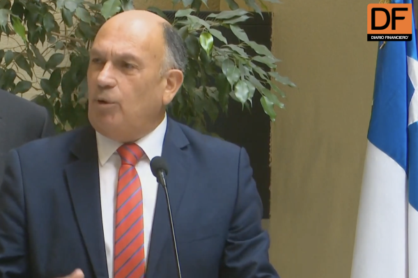 <p>Ahora en DF | Paro de profesores en Atacama: Sergio Bobadilla (UDI) hace llamado a ministro Cataldo a dar paso al costado</p>