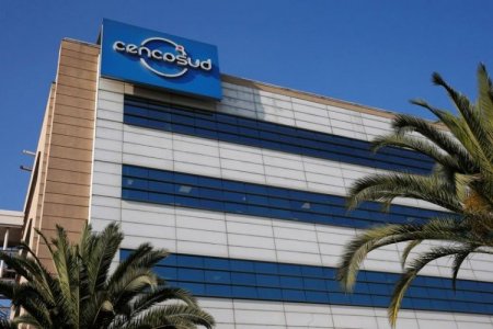 <p>Utilidad de Cencosud cierra 2023 con caída de 28% a US$ 333 millones golpeada por hiperinflación en Argentina</p>