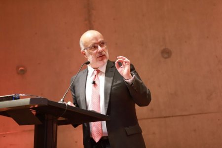 <p>Consolidación fiscal y crecimiento de largo plazo, los desafíos que delinea el director del FMI para la región</p>